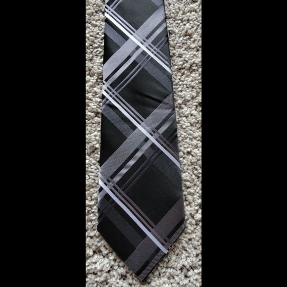 Excellent Condition Van Heusen Black Gray White Men's Polyester Tie - Picture 2 of 5